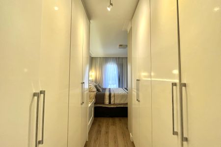 Apartamento à venda com 127m², 3 quartos e 3 vagas Apartamento à venda com 127m², 3 quartos e 3 vagasCloset da Suíte 1