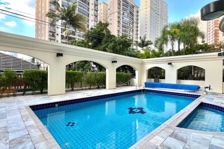 Apartamento à venda com 127m², 3 quartos e 3 vagas Apartamento à venda com 127m², 3 quartos e 3 vagasÁrea comum - Piscina