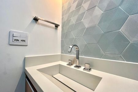 Apartamento à venda com 127m², 3 quartos e 3 vagas Apartamento à venda com 127m², 3 quartos e 3 vagasBanheiro da Suíte 2