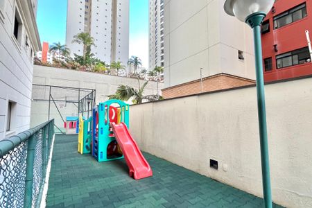 Apartamento à venda com 127m², 3 quartos e 3 vagas Apartamento à venda com 127m², 3 quartos e 3 vagasÁrea comum - Playground