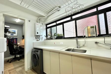 Apartamento à venda com 127m², 3 quartos e 3 vagas Apartamento à venda com 127m², 3 quartos e 3 vagasÁrea de Serviço