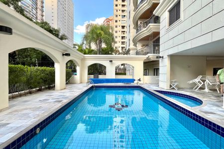Apartamento à venda com 127m², 3 quartos e 3 vagas Apartamento à venda com 127m², 3 quartos e 3 vagasÁrea comum - Piscina