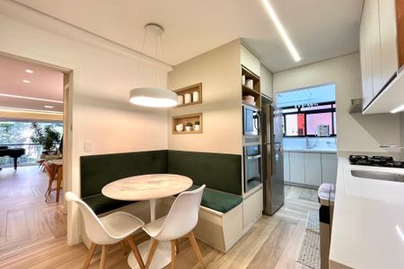 Apartamento à venda com 127m², 3 quartos e 3 vagas Apartamento à venda com 127m², 3 quartos e 3 vagasCozinha