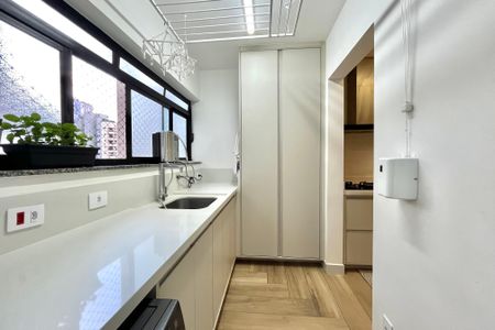 Apartamento à venda com 127m², 3 quartos e 3 vagas Apartamento à venda com 127m², 3 quartos e 3 vagasÁrea de Serviço