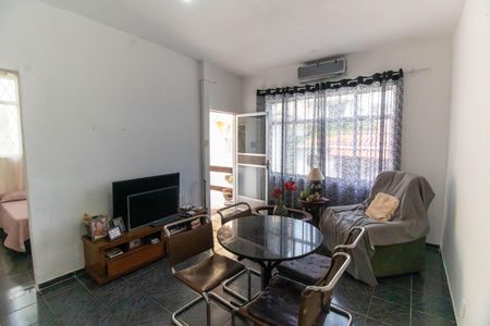 Casa à venda com 800m², 2 quartos e 2 vagas Casa à venda com 800m², 2 quartos e 2 vagasSala