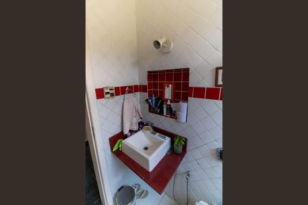 Casa à venda com 800m², 2 quartos e 2 vagas Casa à venda com 800m², 2 quartos e 2 vagasBanheiro