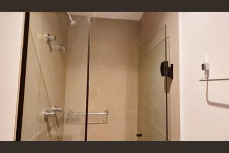 Banheiro de kitnet/studio para alugar com 1 quarto, 25m² em Indianópolis, São Paulo