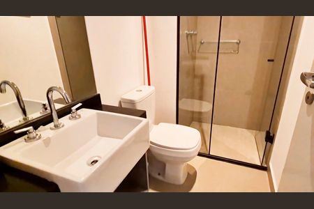 Banheiro de kitnet/studio para alugar com 1 quarto, 25m² em Indianópolis, São Paulo