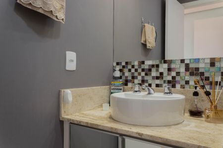 Apartamento à venda com 80m², 2 quartos e 1 vaga Apartamento à venda com 80m², 2 quartos e 1 vagaBanheiro da Suíte 1