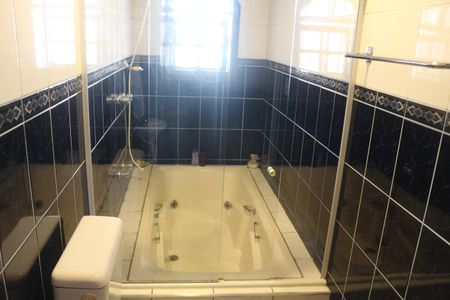 Casa à venda com 250m², 2 quartos e 2 vagasBanheiro da Suíte 1