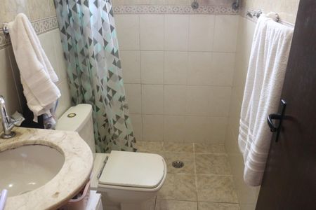 Casa à venda com 250m², 2 quartos e 2 vagasBanheiro da Suíte 2