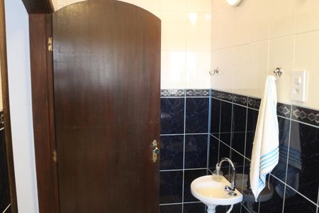 Casa à venda com 250m², 2 quartos e 2 vagasBanheiro da Suíte 1