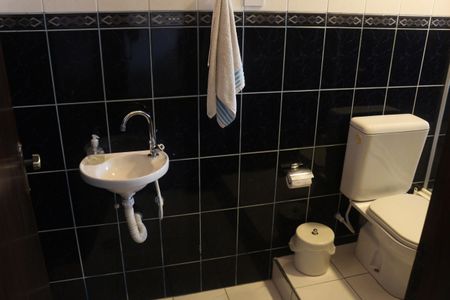 Casa à venda com 250m², 2 quartos e 2 vagasBanheiro da Suíte 1