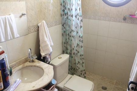 Casa à venda com 250m², 2 quartos e 2 vagasBanheiro da Suíte 2