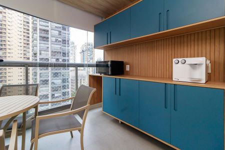 Sala - Varanda de apartamento para alugar com 2 quartos, 66m² em Jardim das Acacias, São Paulo