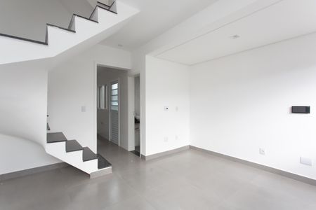 Casa à venda com 87m², 2 quartos e 2 vagas Casa à venda com 87m², 2 quartos e 2 vagasSala