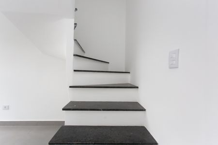 Casa à venda com 87m², 2 quartos e 2 vagas Casa à venda com 87m², 2 quartos e 2 vagasEscada