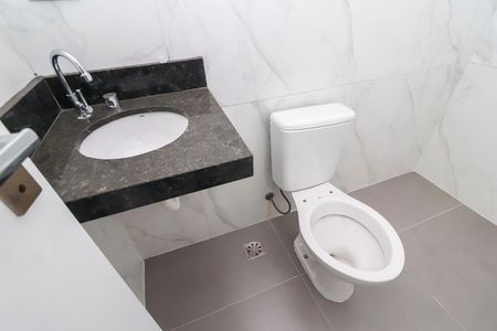 Casa de condomínio à venda com 87m², 2 quartos e 2 vagasBanheiro Social