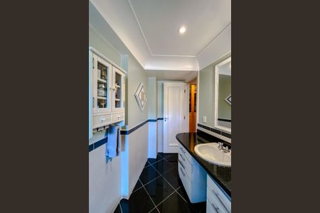 Apartamento à venda com 360m², 4 quartos e 6 vagasBanheiro da Suíte 1