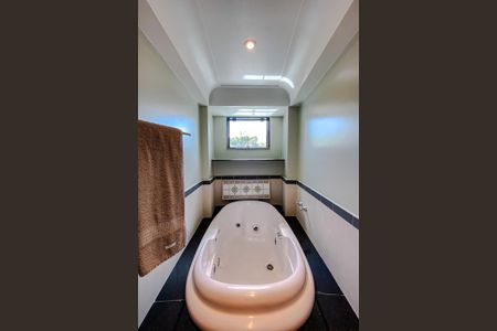 Apartamento à venda com 360m², 4 quartos e 6 vagasBanheiro da Suíte 1