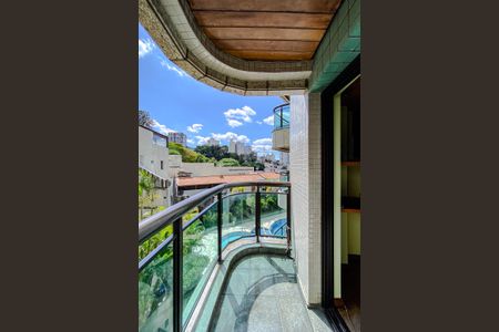 Apartamento à venda com 360m², 4 quartos e 6 vagasVaranda do Quarto 3 