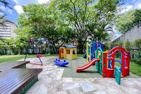 Apartamento à venda com 360m², 4 quartos e 6 vagasÁrea comum - Playground