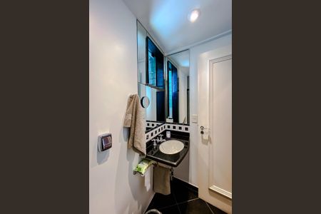 Apartamento à venda com 360m², 4 quartos e 6 vagasBanheiro