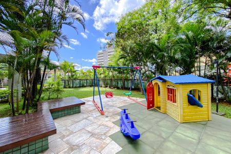 Apartamento à venda com 360m², 4 quartos e 6 vagasÁrea comum - Playground