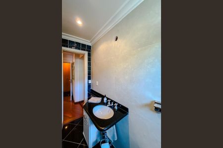 Apartamento à venda com 360m², 4 quartos e 6 vagasBanheiro da Suíte 2