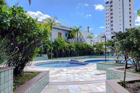 Apartamento à venda com 360m², 4 quartos e 6 vagasÁrea comum - Piscina