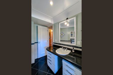 Apartamento à venda com 360m², 4 quartos e 6 vagasBanheiro da Suíte 1