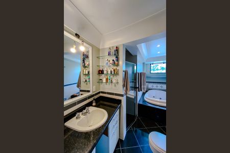 Apartamento à venda com 360m², 4 quartos e 6 vagasBanheiro da Suíte 1