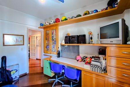 Apartamento à venda com 360m², 4 quartos e 6 vagasQuarto 2 - Suíte