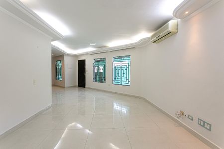 Casa para alugar com 250m², 3 quartos e 5 vagasSala