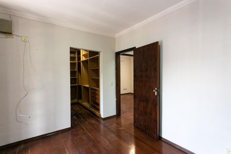Casa para alugar com 250m², 3 quartos e 5 vagasSuíte