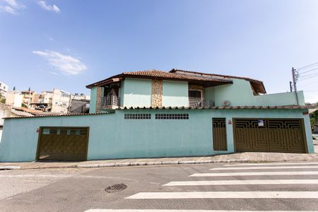 Casa para alugar com 250m², 3 quartos e 5 vagasFachada