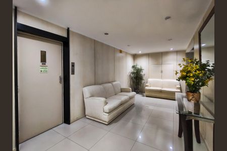 Apartamento à venda com 67m², 2 quartos e 1 vaga Apartamento à venda com 67m², 2 quartos e 1 vagaFachada e portaria