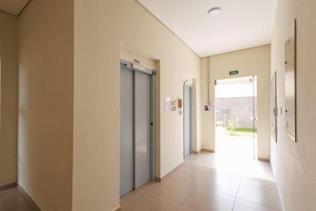 Apartamento para alugar com 61m², 2 quartos e 1 vaga Apartamento para alugar com 61m², 2 quartos e 1 vagaHall de entrada