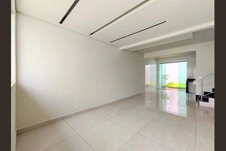 Casa para alugar com 105m², 3 quartos e 3 vagas Casa para alugar com 105m², 3 quartos e 3 vagasSala