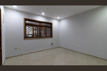 Casa para alugar com 227m², 4 quartos e 2 vagasSala