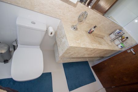 Casa à venda com 190m², 4 quartos e 2 vagas Casa à venda com 190m², 4 quartos e 2 vagasBanheiro da Suíte