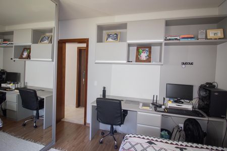 Casa à venda com 190m², 4 quartos e 2 vagas Casa à venda com 190m², 4 quartos e 2 vagasQuarto 1