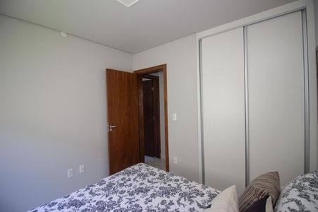 Casa à venda com 190m², 4 quartos e 2 vagas Casa à venda com 190m², 4 quartos e 2 vagasQuarto Suíte 1