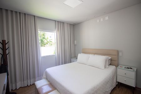 Casa à venda com 190m², 4 quartos e 2 vagas Casa à venda com 190m², 4 quartos e 2 vagasQuarto Suíte