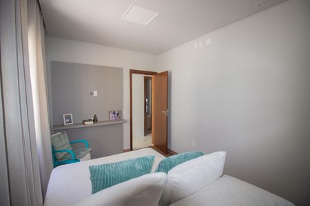 Casa à venda com 190m², 4 quartos e 2 vagas Casa à venda com 190m², 4 quartos e 2 vagasQuarto 2