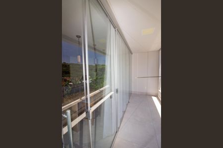 Varanda da Sala de TV de casa à venda com 4 quartos, 190m² em Quintas Coloniais, Contagem