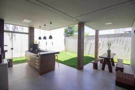 Casa à venda com 190m², 4 quartos e 2 vagas Casa à venda com 190m², 4 quartos e 2 vagasÁrea gourmet