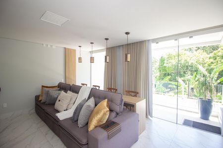 Casa à venda com 190m², 4 quartos e 2 vagas Casa à venda com 190m², 4 quartos e 2 vagasSala de TV