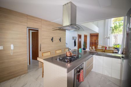 Casa à venda com 190m², 4 quartos e 2 vagas Casa à venda com 190m², 4 quartos e 2 vagasCozinha