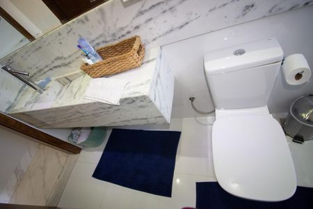 Casa à venda com 190m², 4 quartos e 2 vagas Casa à venda com 190m², 4 quartos e 2 vagasBanheiro Social